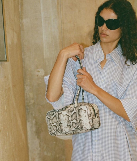 Liebeskind Snake Jil Schultertasche S - Steingrau